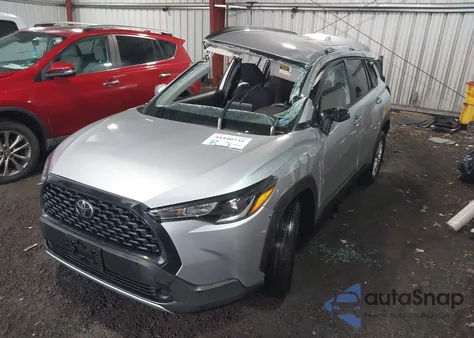 2024 Toyota Corolla Cross Le z USA, uszkodzony, nr VIN 7MUCAAAG2RV073401